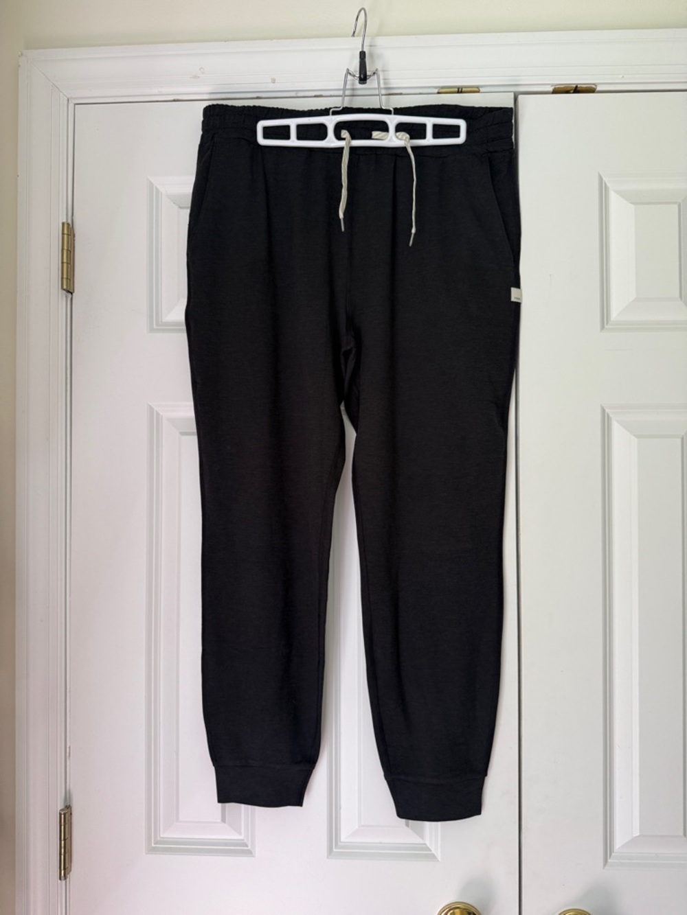Vuori Black Heather Drawstring Performance Jogger Pants Size L NWOT